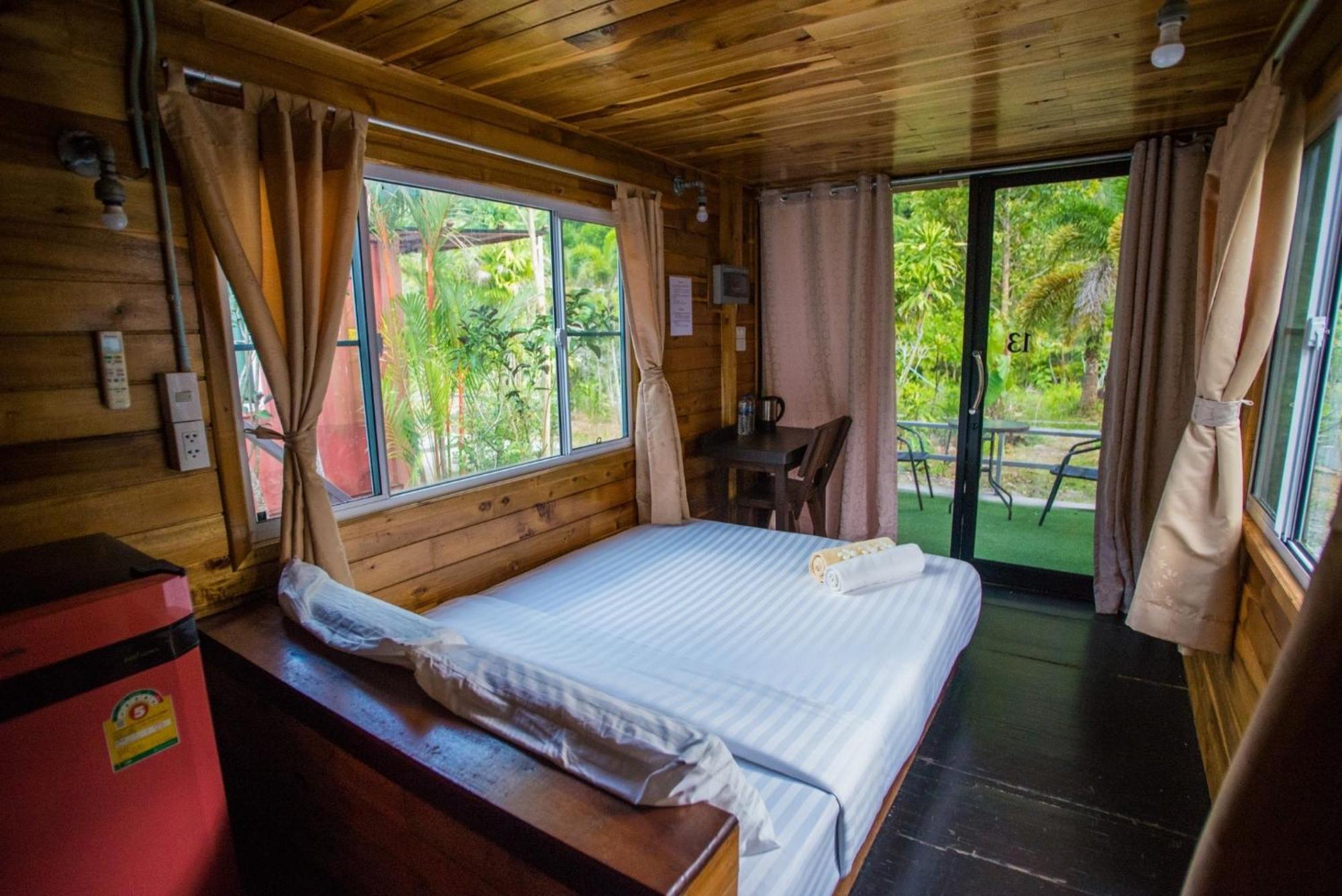 The Camper Lodge Khao Sok Ban Bang Bon Exteriör bild